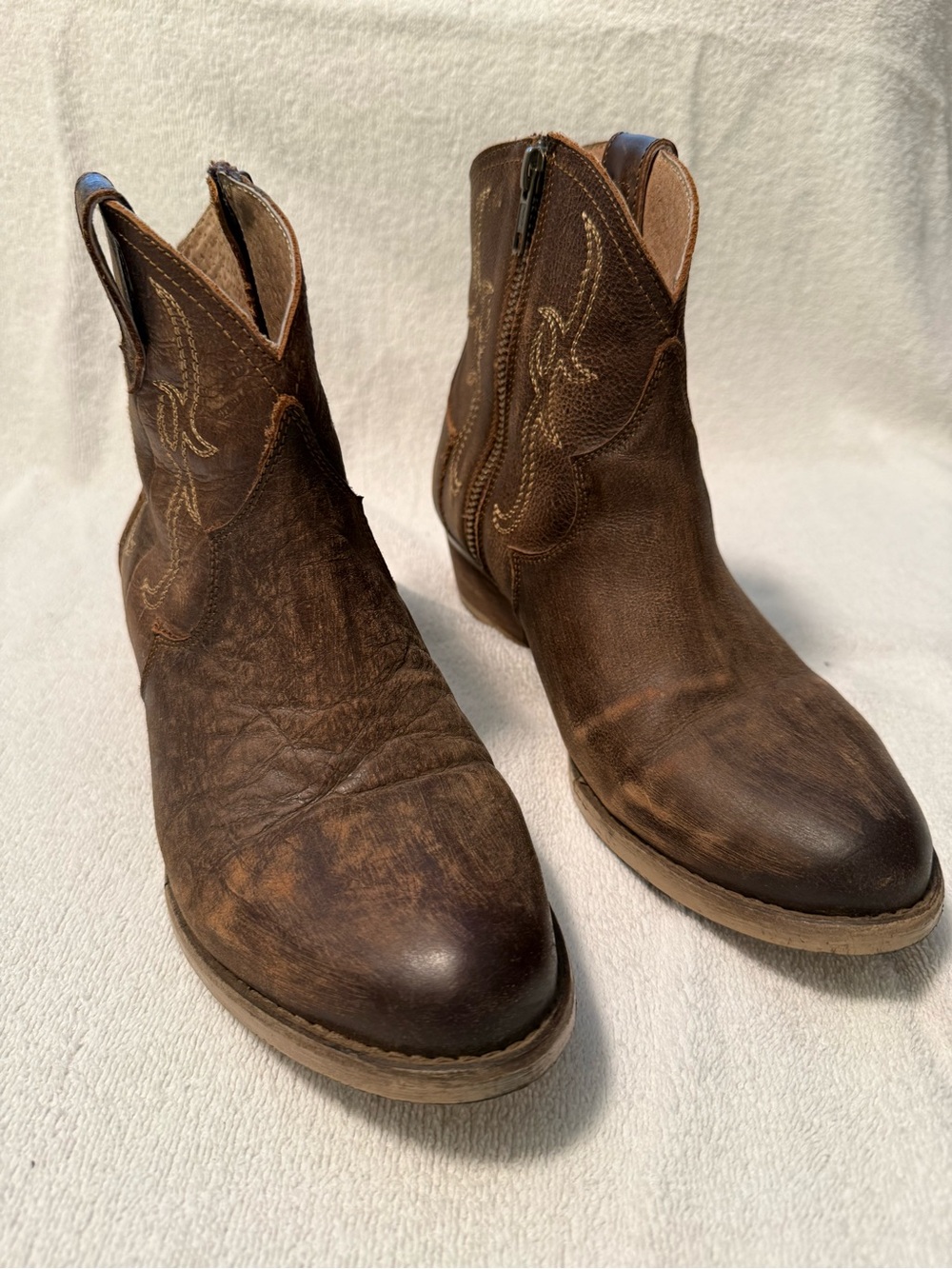 Circle G Distressed Brown Leather Western Ankle Boots with Side Zips 8.5